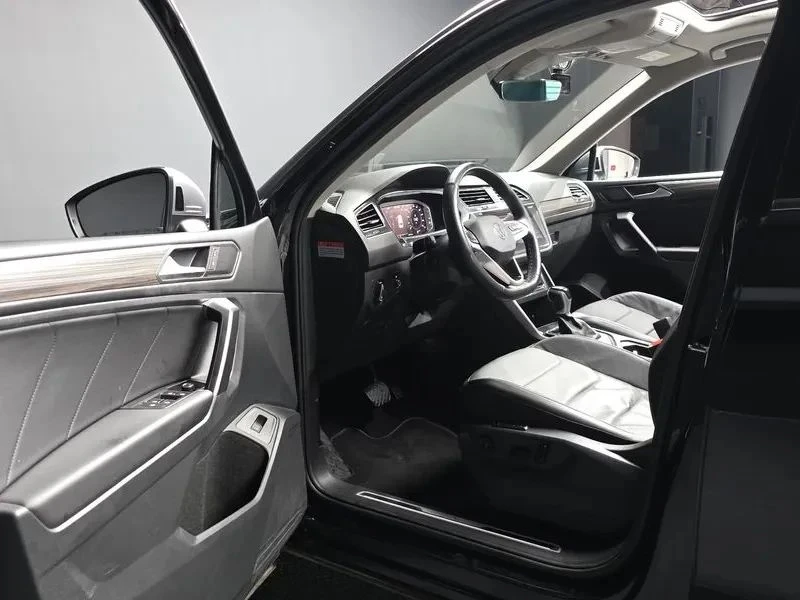 VW Tiguan, снимка 10 - Автомобили и джипове - 56687998