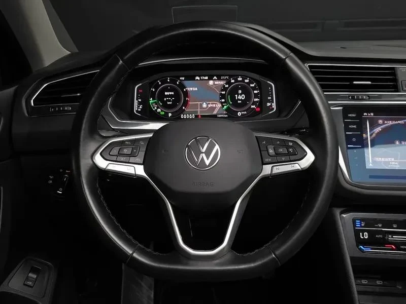 VW Tiguan, снимка 13 - Автомобили и джипове - 56687998