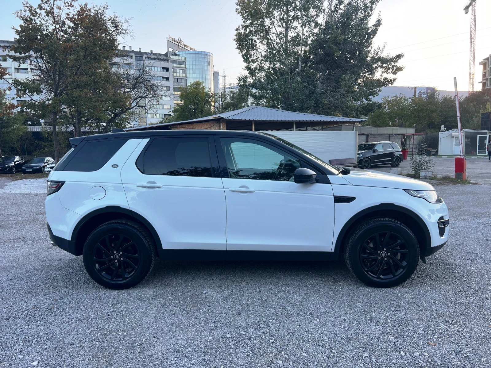 Land Rover Discovery Sport 2.0 TD4 150 k.c - изображение 4