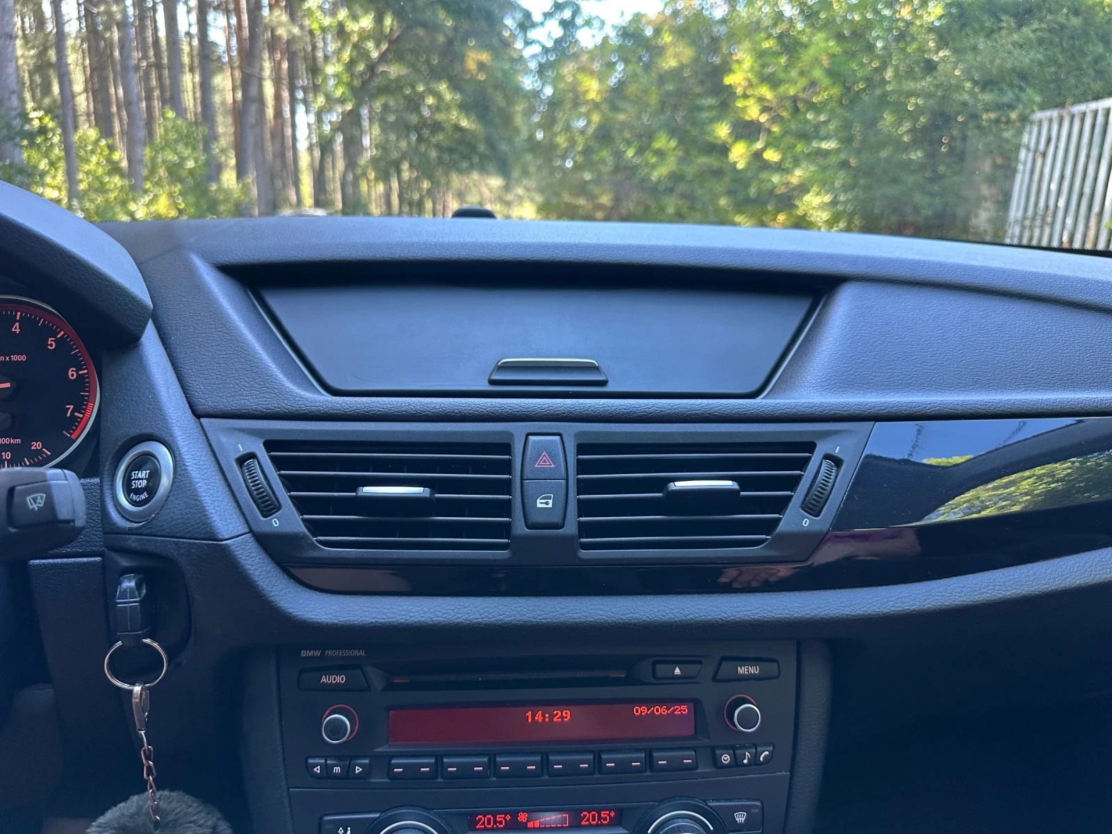 BMW X1 2.8i xDrive - изображение 8