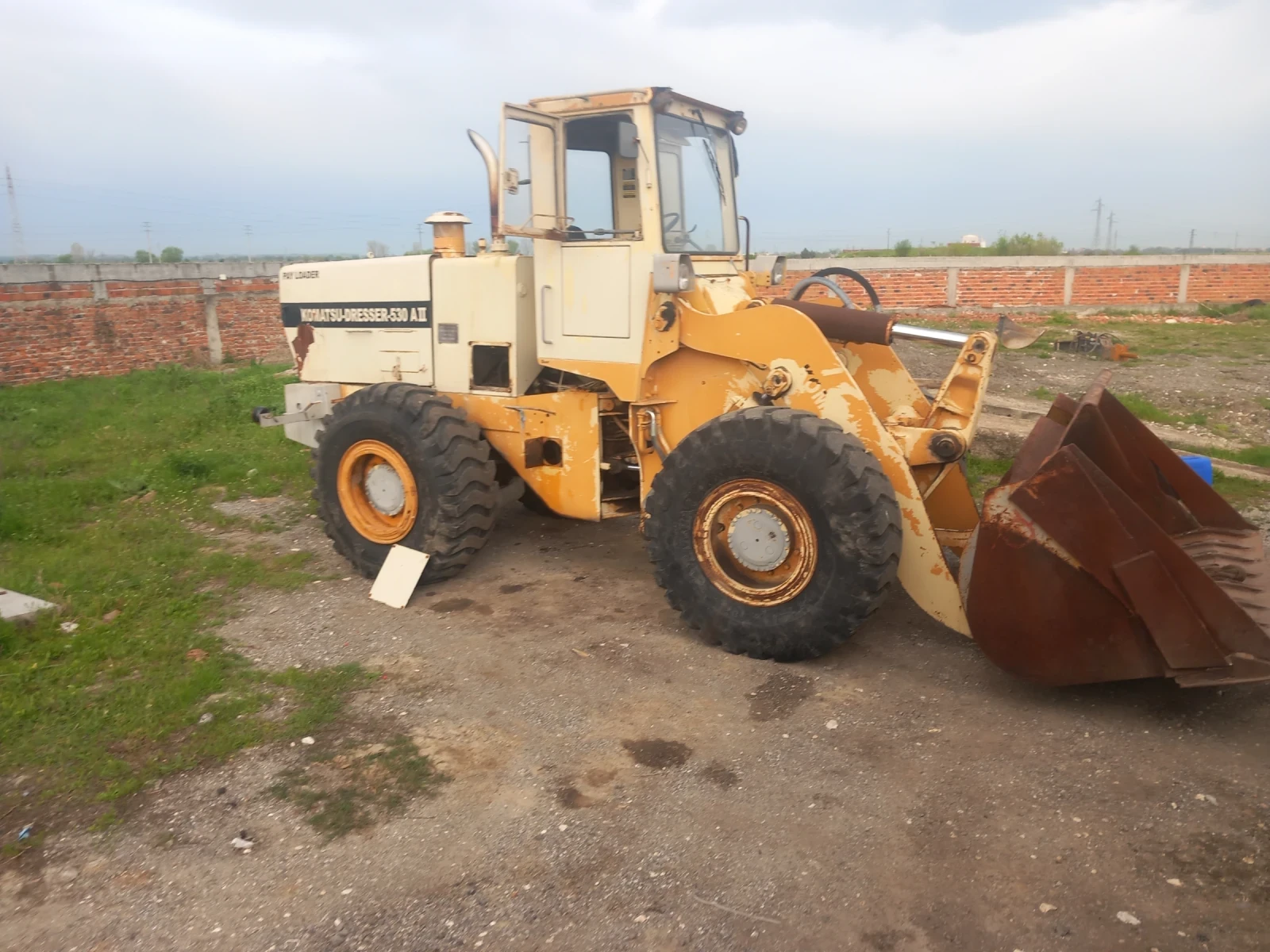 Челен товарач Komatsu  - изображение 2