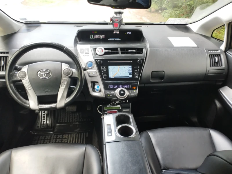 Toyota Prius 1.8 Hybrid , 7 seats, снимка 10 - Автомобили и джипове - 47443620