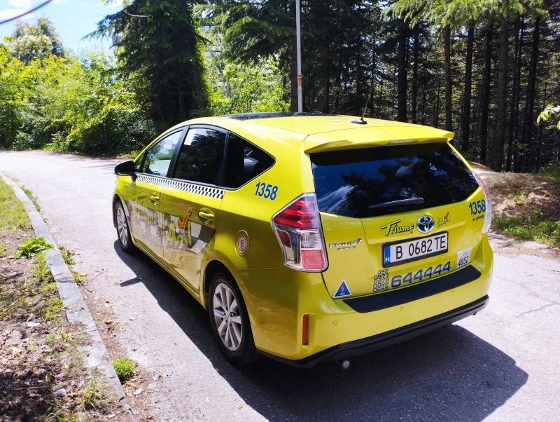 Toyota Prius 1.8 Hybrid , 7 seats, снимка 4 - Автомобили и джипове - 47443620