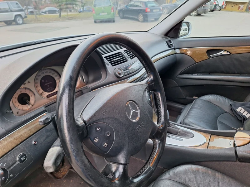 Mercedes-Benz E 270 Автоматик, снимка 12 - Автомобили и джипове - 48323560