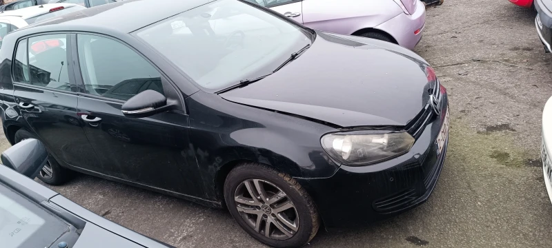 VW Golf VI 1.6TDi, снимка 2 - Автомобили и джипове - 52062519