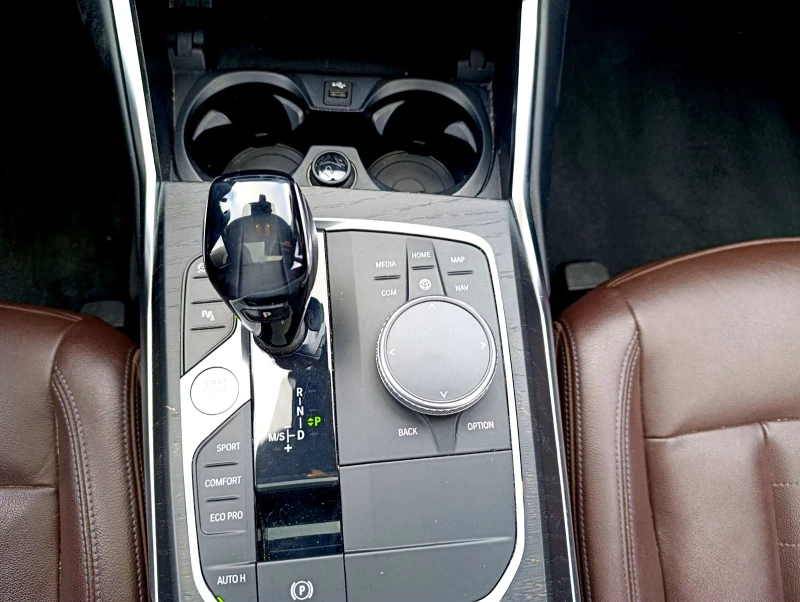 BMW 320 d XDrive Сервизна история!, снимка 14 - Автомобили и джипове - 52800268