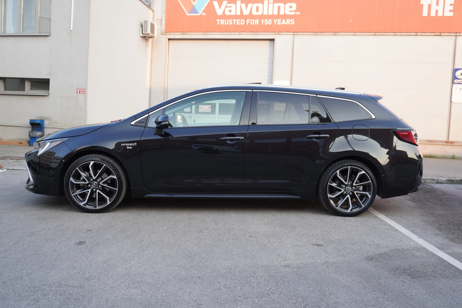 Toyota Corolla 2.0GR HYBRID184кс LOUNGE, HEAD UP, PANO, CARPLAY,  - изображение 2