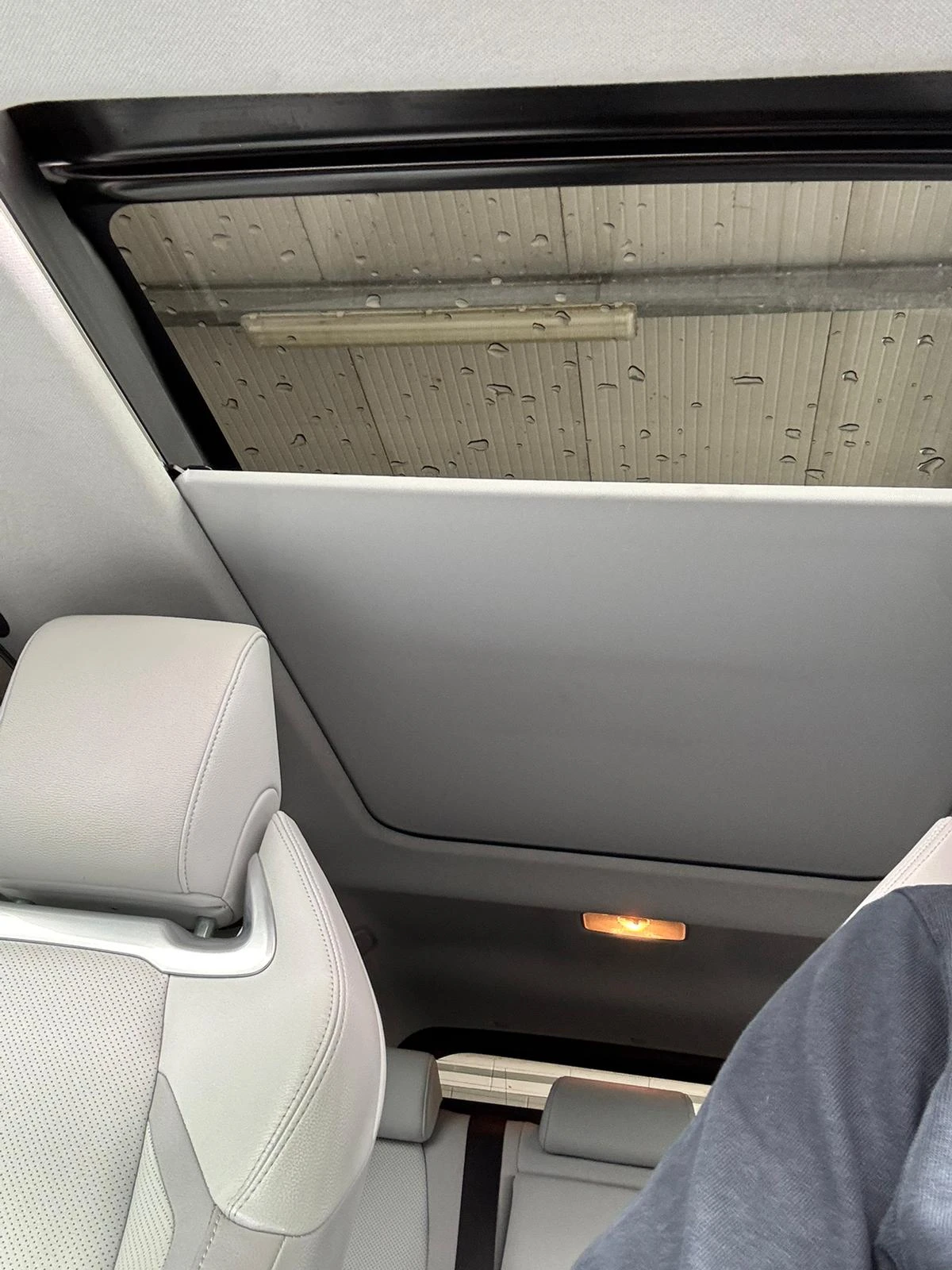 Toyota Corolla 2.0 HYBRID, 184кс LOUNGE, HEAD UP, PANO, CARPLAY,  - изображение 8