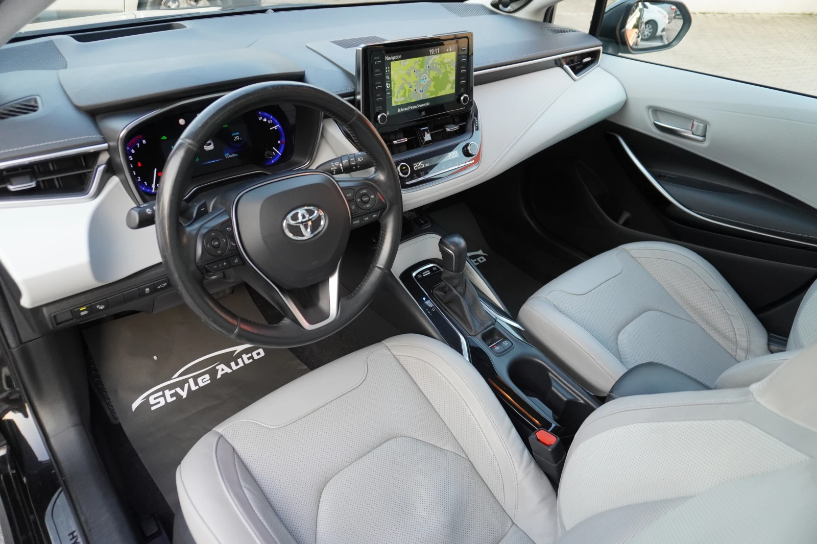 Toyota Corolla 2.0GR HYBRID184кс LOUNGE, HEAD UP, PANO, CARPLAY,  - изображение 10