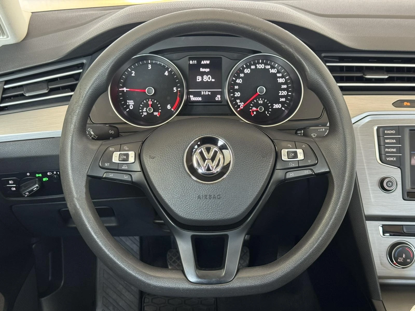 VW Passat 1, 6TDI - изображение 9