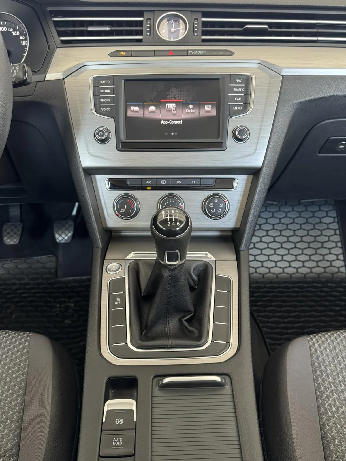 VW Passat 1, 6TDI - изображение 10