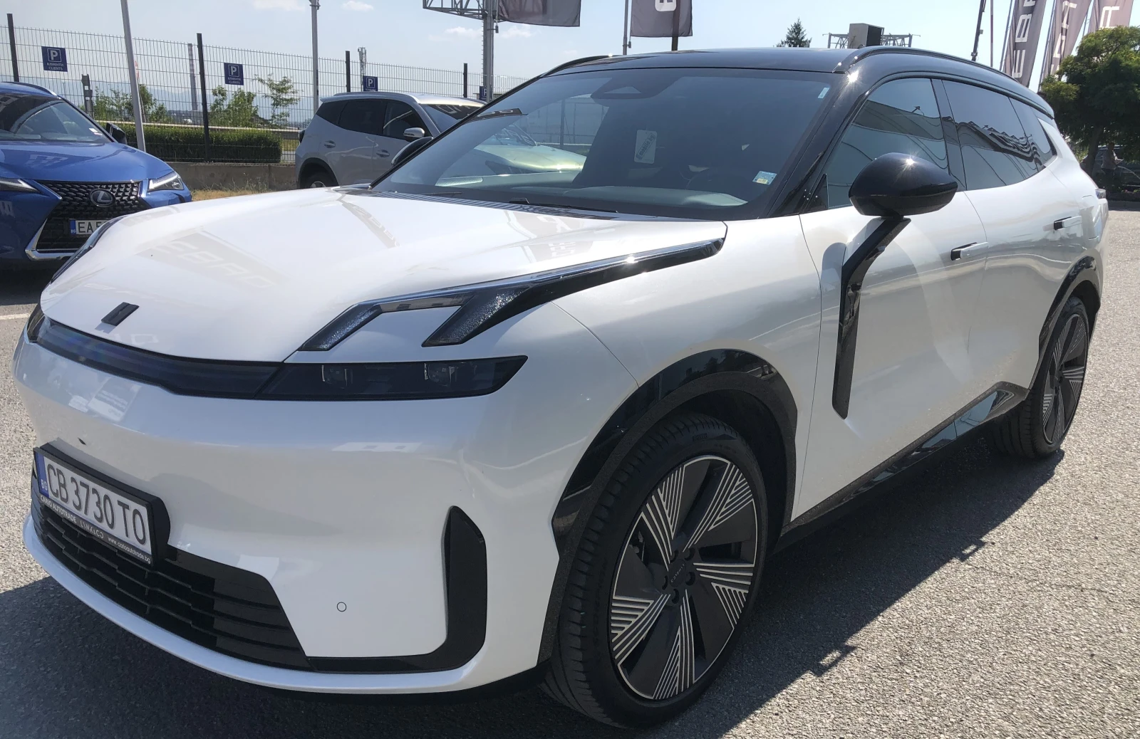 LynkCo 08 Plug-in Hybrid (More)* НАЛИЧЕН* 200км EL пробег , снимка 6 - Автомобили и джипове - 55752070