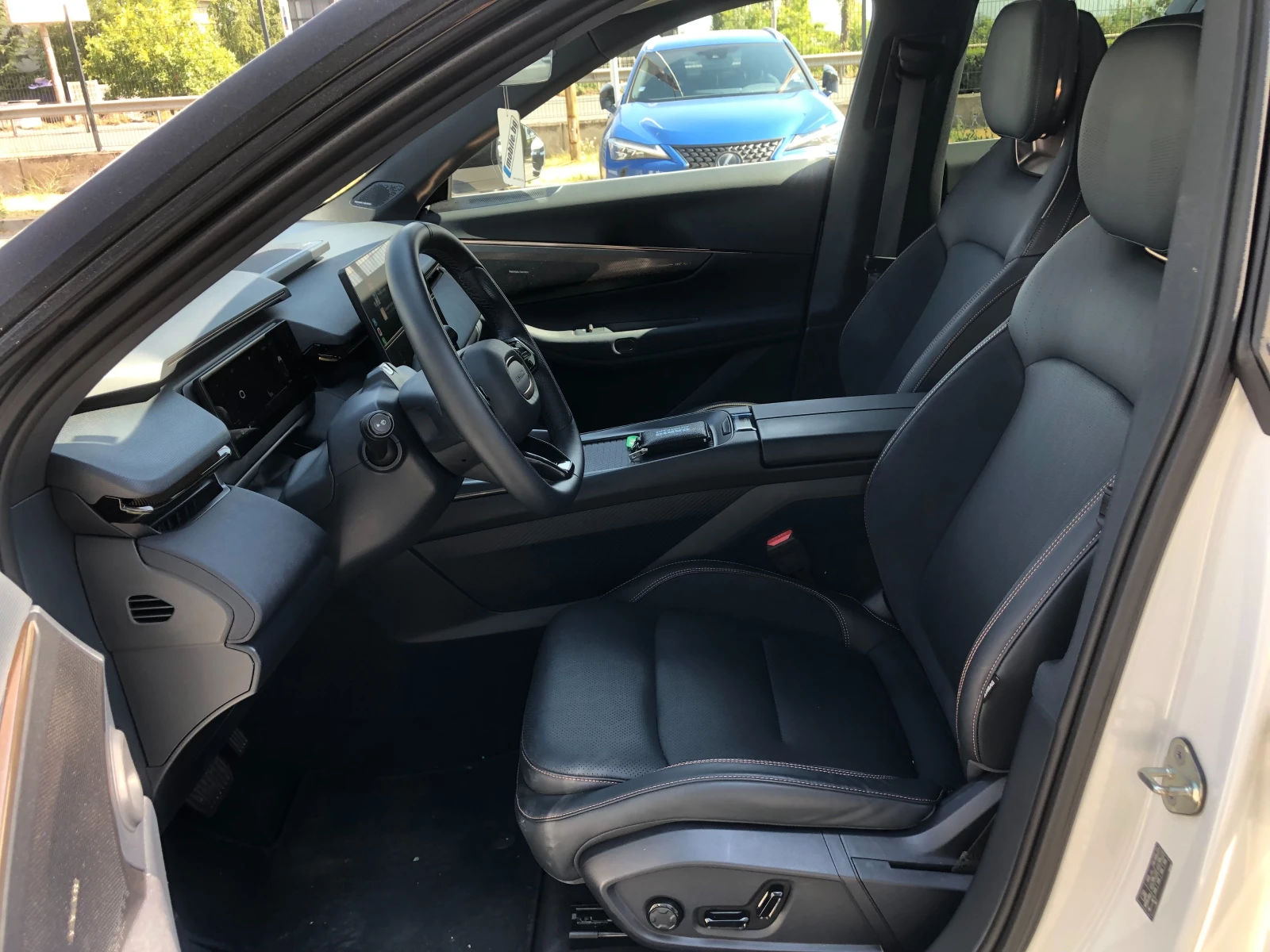 LynkCo 08 Plug-in Hybrid (More)* НАЛИЧЕН* 200км EL пробег , снимка 13 - Автомобили и джипове - 55752070