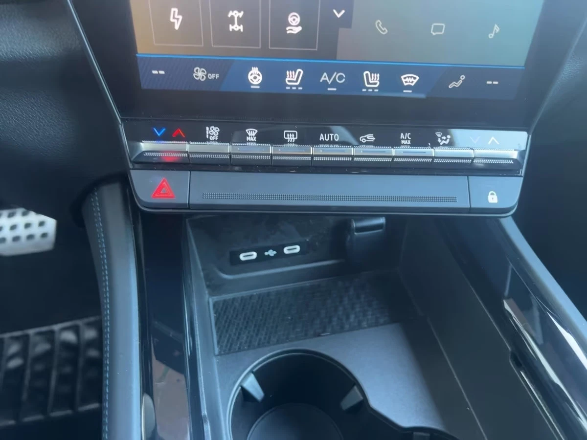 Renault Rafale 200HP/E-TECH/ESPRIT-ALPINE/PANO/360/188z, снимка 15 - Автомобили и джипове - 53907884