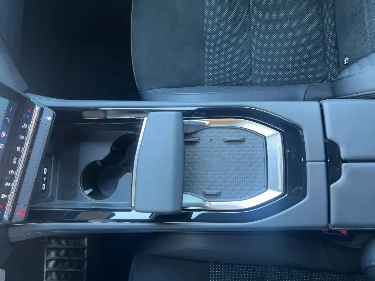 Renault Rafale 200HP/E-TECH/ESPRIT-ALPINE/PANO/360/188z, снимка 16 - Автомобили и джипове - 53907884