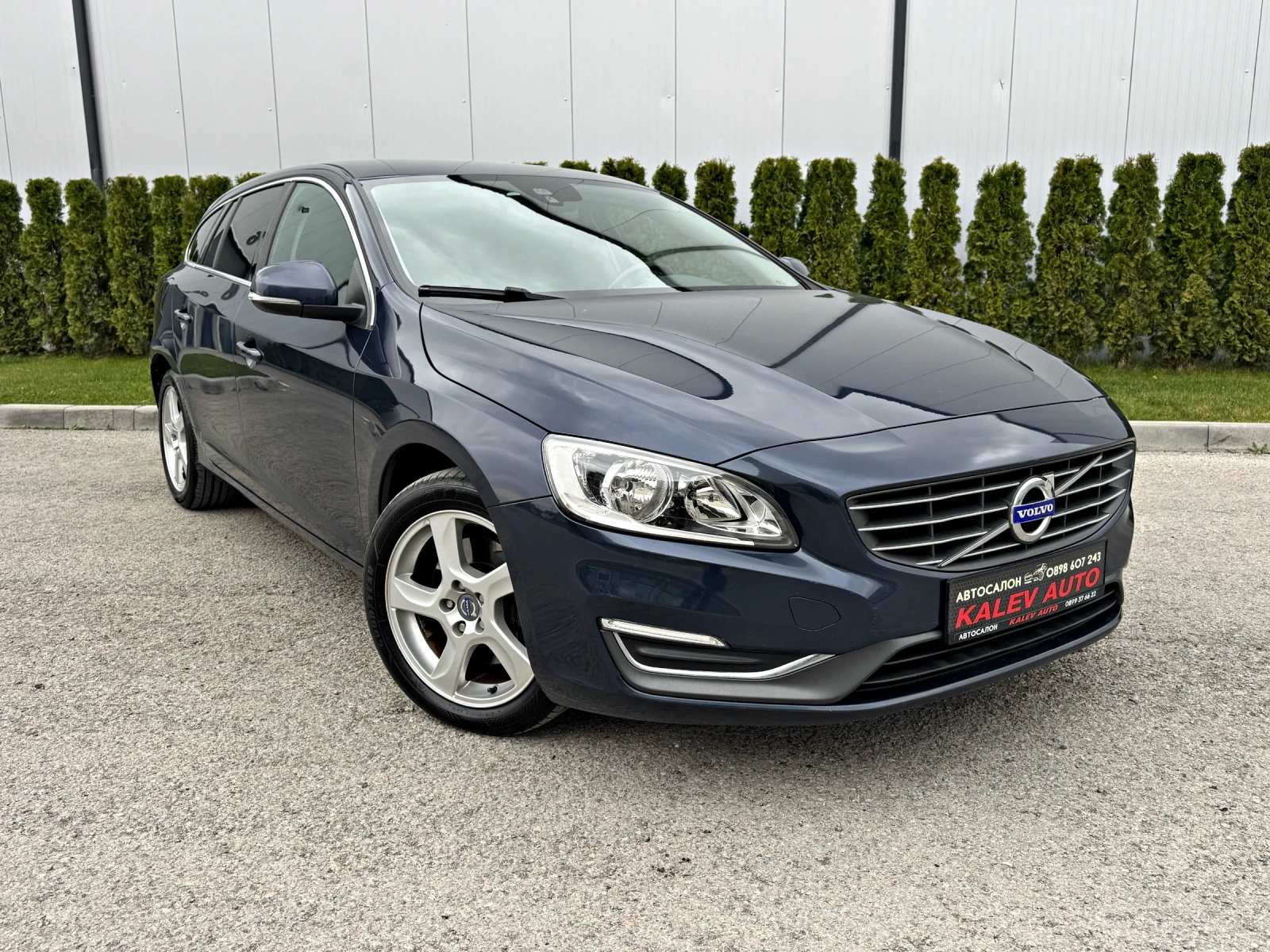 Volvo V60 2.4D5 AWD/215к.с/Facelift/ШВЕЙЦАРИЯ!!!, снимка 3 - Автомобили и джипове - 54083768