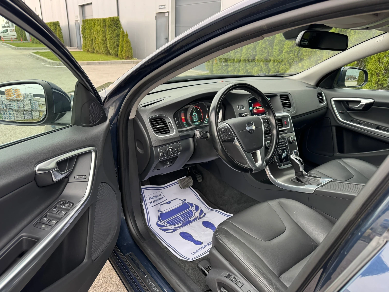 Volvo V60 2.4D5 AWD/215к.с/Facelift/ШВЕЙЦАРИЯ!!!, снимка 9 - Автомобили и джипове - 54083768