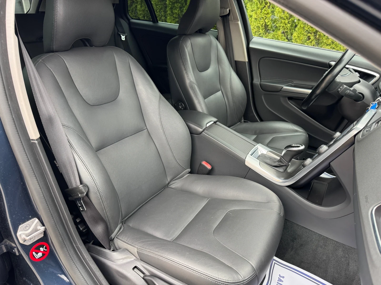 Volvo V60 2.4D5 AWD/215к.с/Facelift/ШВЕЙЦАРИЯ!!!, снимка 14 - Автомобили и джипове - 54083768