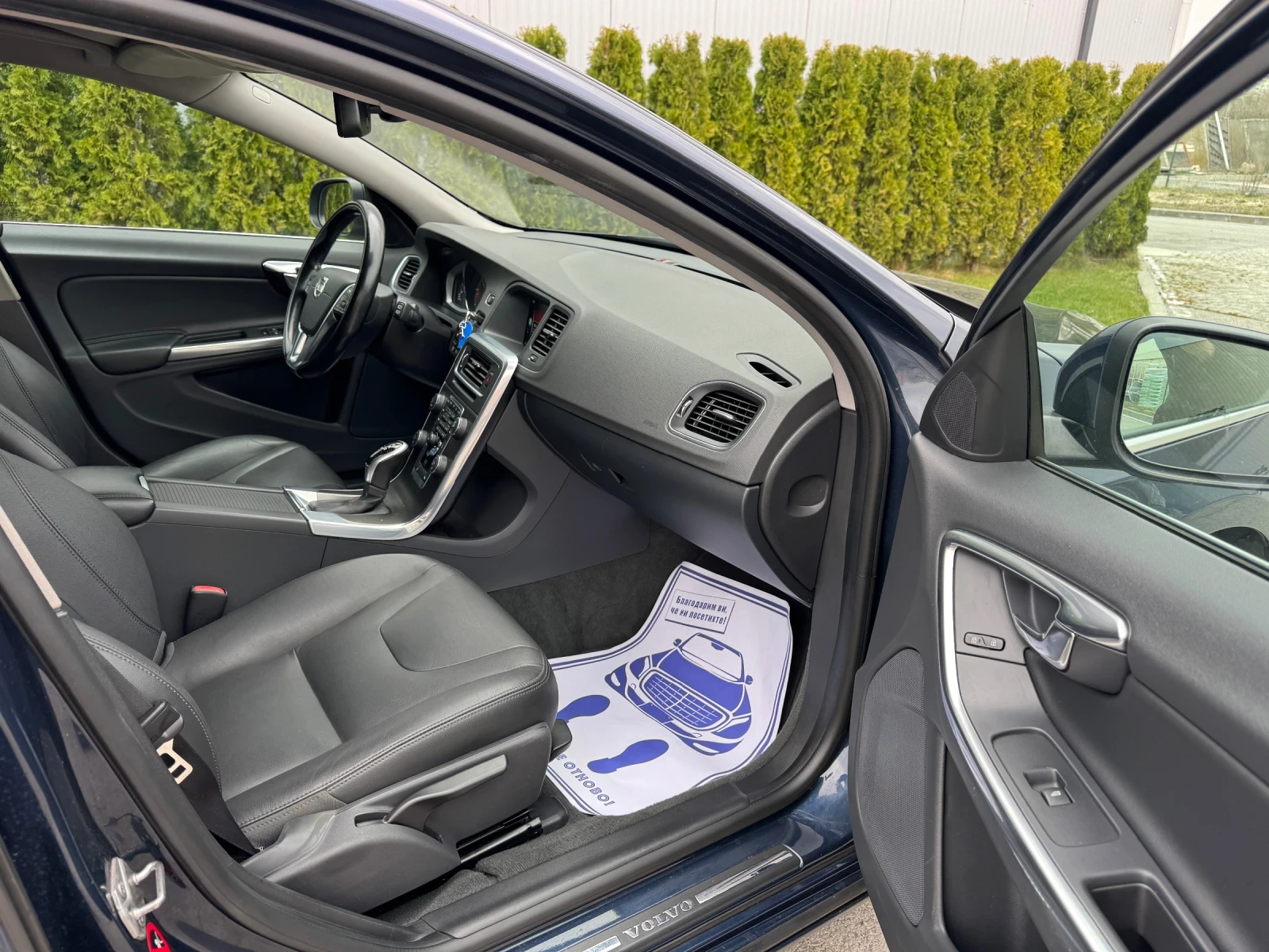 Volvo V60 2.4D5 AWD/215к.с/Facelift/ШВЕЙЦАРИЯ!!!, снимка 13 - Автомобили и джипове - 54083768