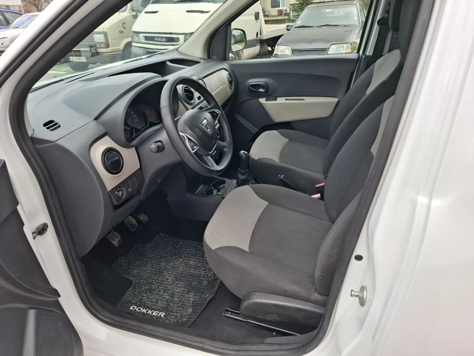 Dacia Dokker, снимка 9 - Автомобили и джипове - 54092604