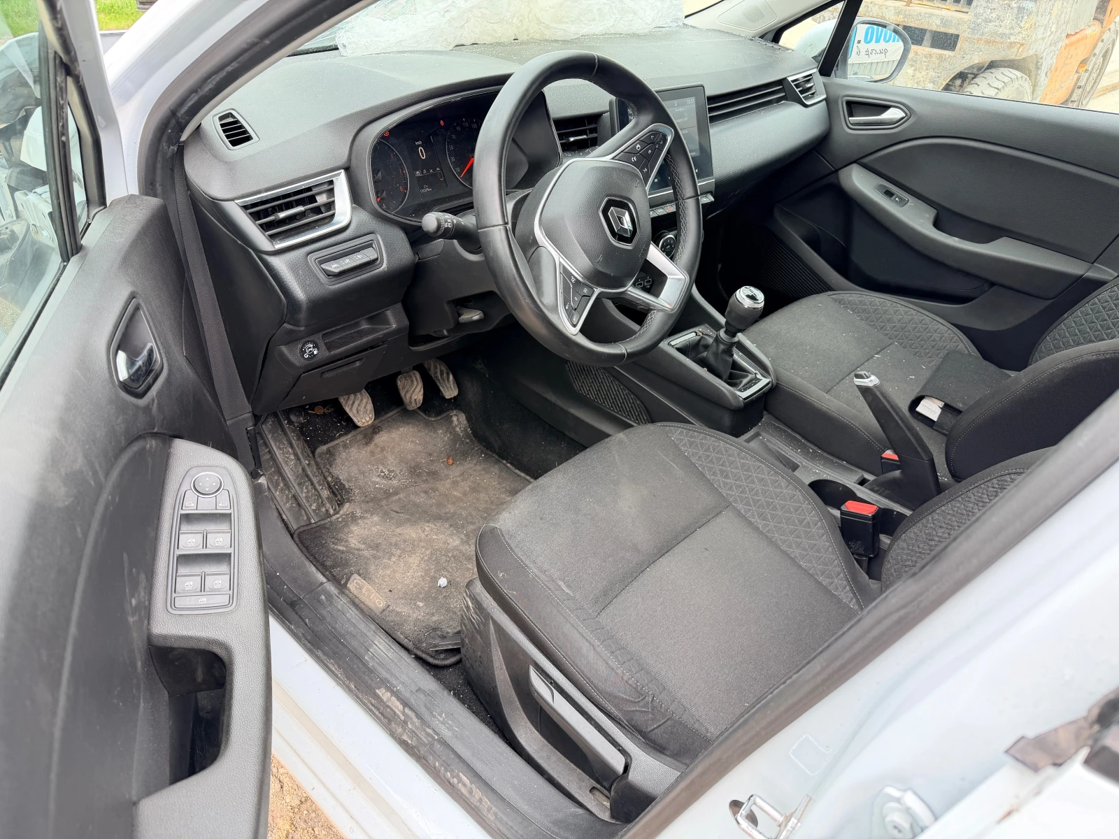 Renault Clio 1.0 TCe, снимка 9 - Автомобили и джипове - 54395468