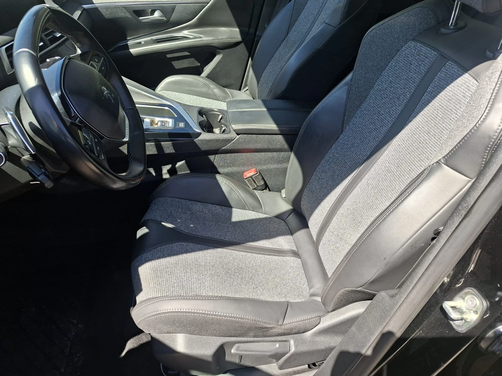 Peugeot 3008 Led / Automat / Panorama, снимка 8 - Автомобили и джипове - 54709554