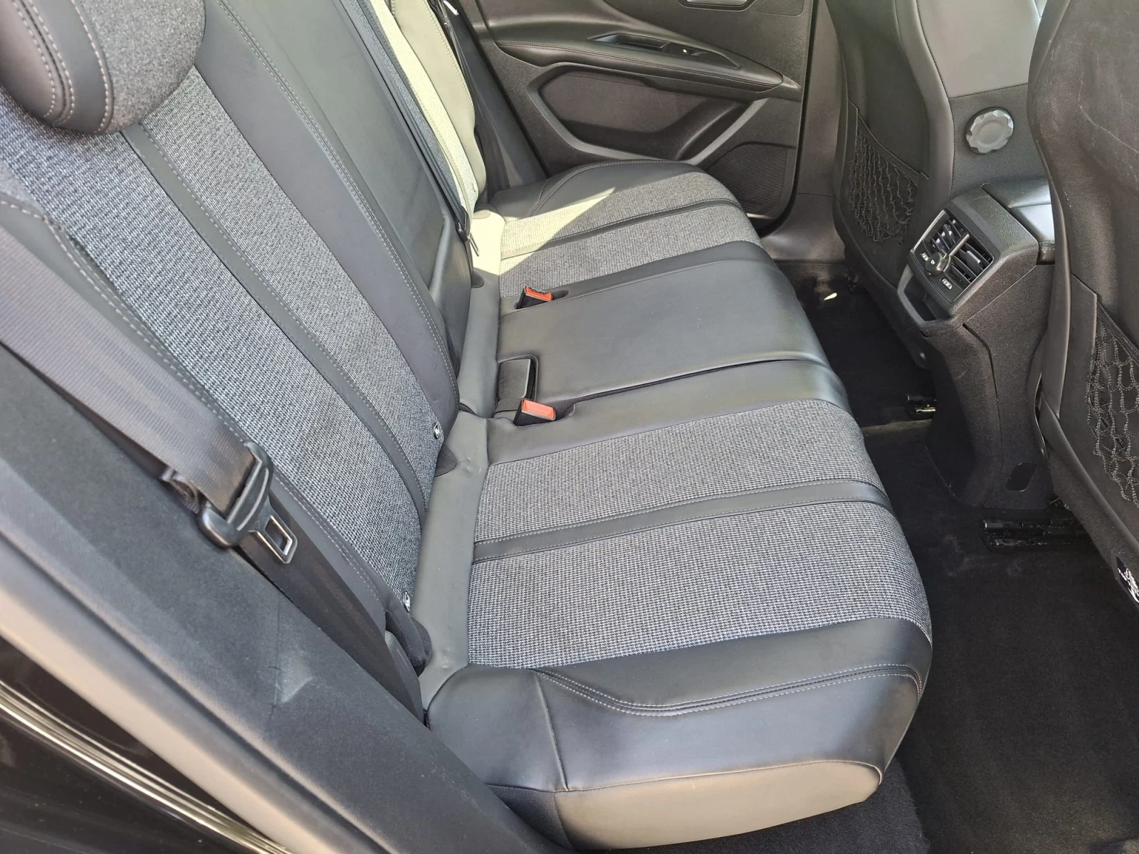 Peugeot 3008 Led / Automat / Panorama, снимка 9 - Автомобили и джипове - 54709554