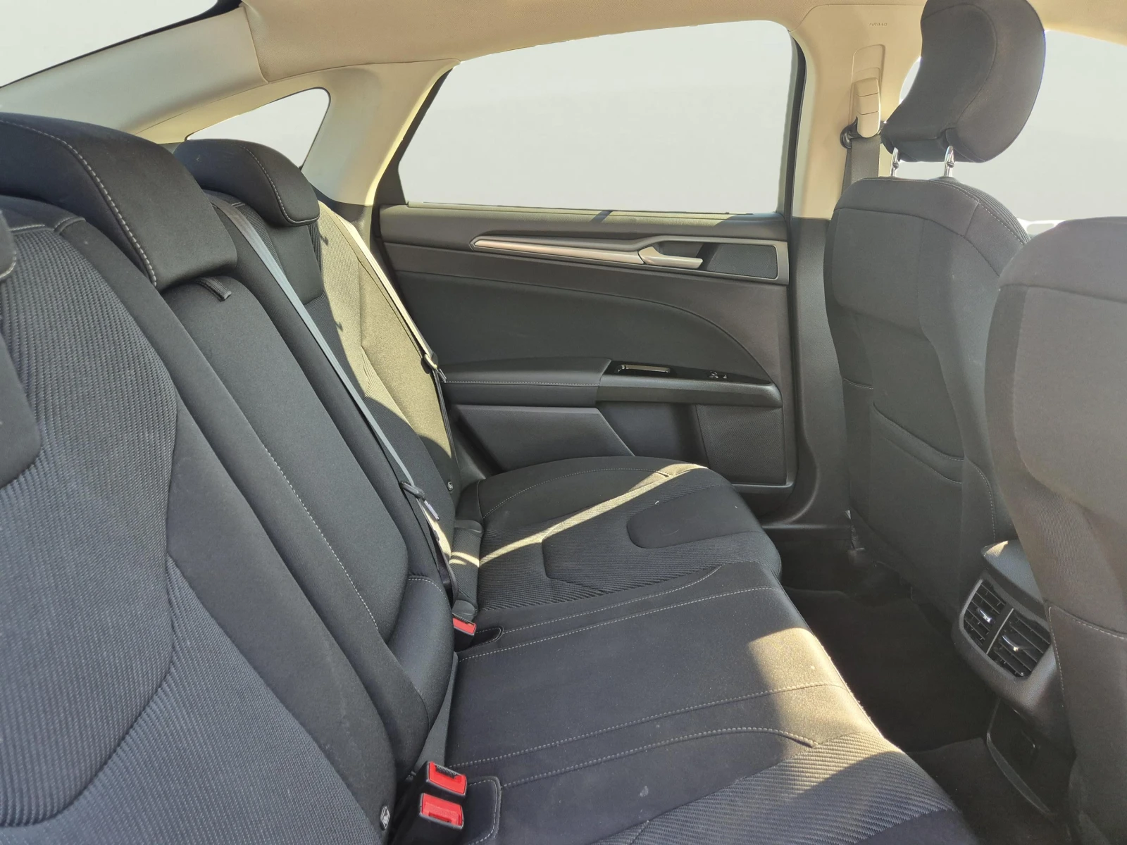 Ford Mondeo 1.5 EcoBoost, снимка 9 - Автомобили и джипове - 54804512