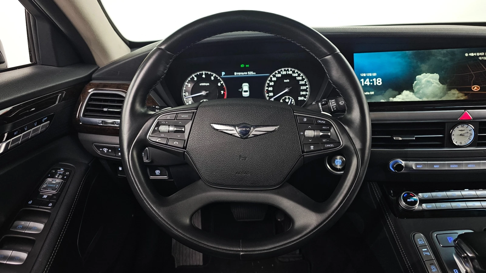 Genesis G90 3.8 GDI V6* Luxury* ДИСТРОНИК* ОБДУХВАНЕ* ПОДГРЕВ, снимка 8 - Автомобили и джипове - 55086182