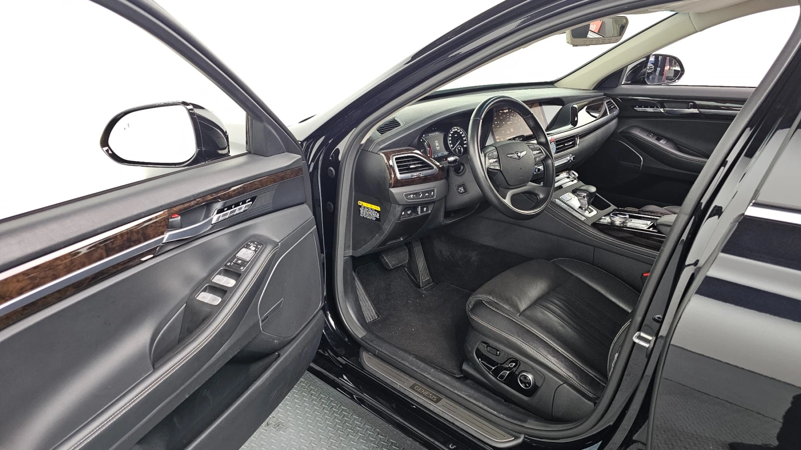 Genesis G90 3.8 GDI V6* Luxury* ДИСТРОНИК* ОБДУХВАНЕ* ПОДГРЕВ, снимка 5 - Автомобили и джипове - 55086182