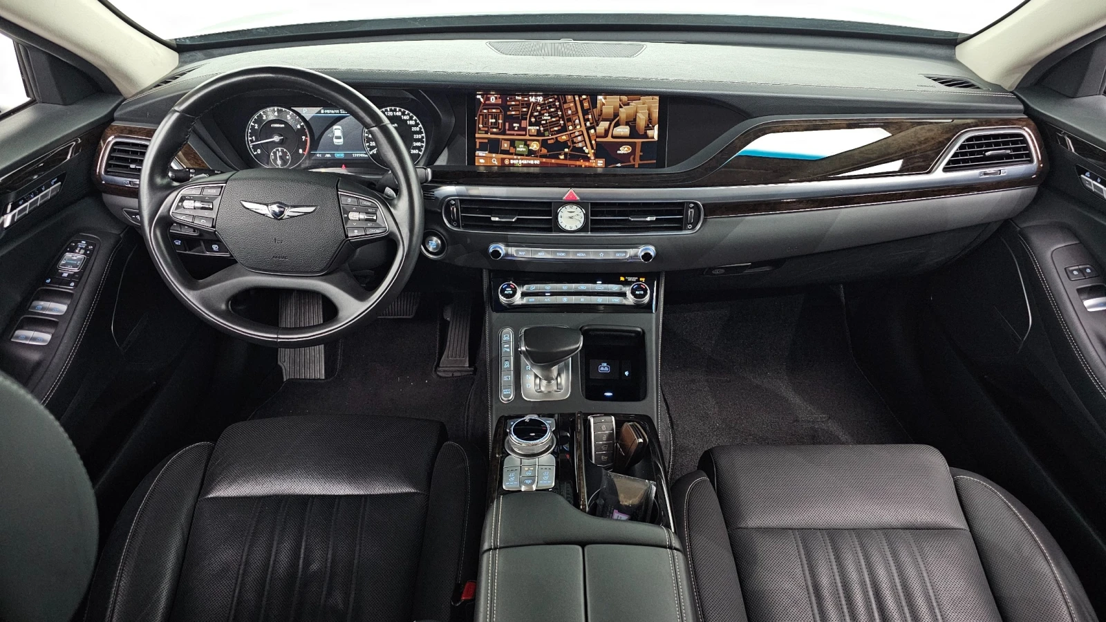 Genesis G90 3.8 GDI V6* Luxury* ДИСТРОНИК* ОБДУХВАНЕ* ПОДГРЕВ, снимка 6 - Автомобили и джипове - 55086182
