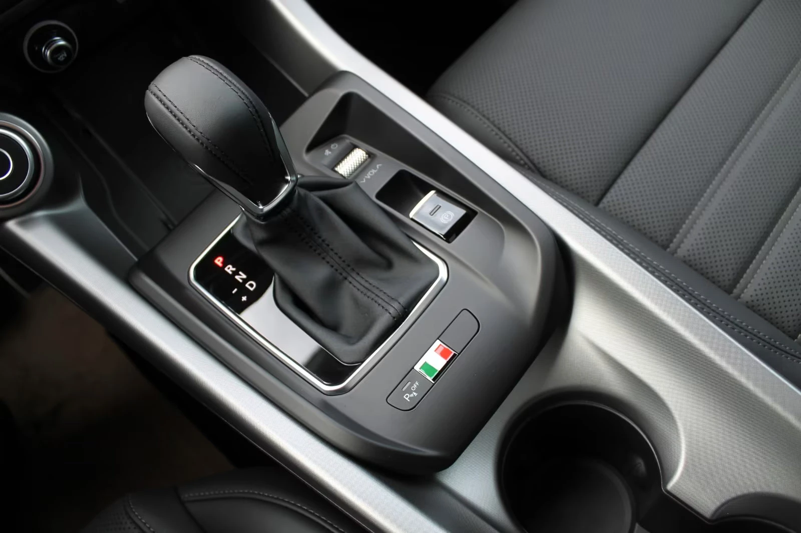 Alfa Romeo Tonale PHEV/160HP/VELOCE/360/DIGITAL/PANO/ACC/515z, снимка 14 - Автомобили и джипове - 55122822