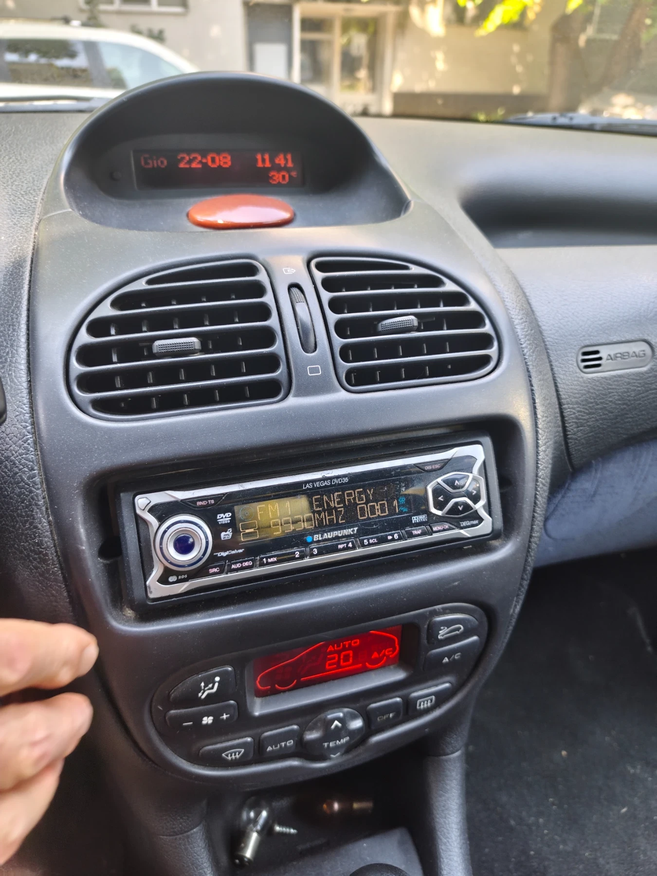 Peugeot 206 75 к.с. 1400см3, снимка 11 - Автомобили и джипове - 55768150