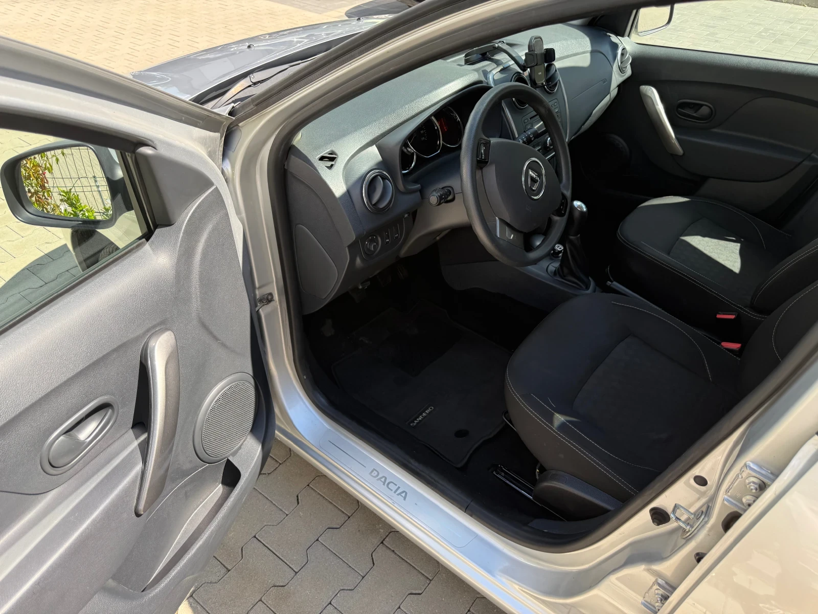 Dacia Sandero, снимка 6 - Автомобили и джипове - 56440415