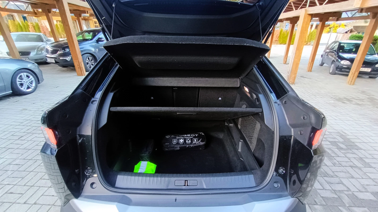 Peugeot 3008 Allure 1.2 Hybrid E-DCS6, снимка 16 - Автомобили и джипове - 56637737