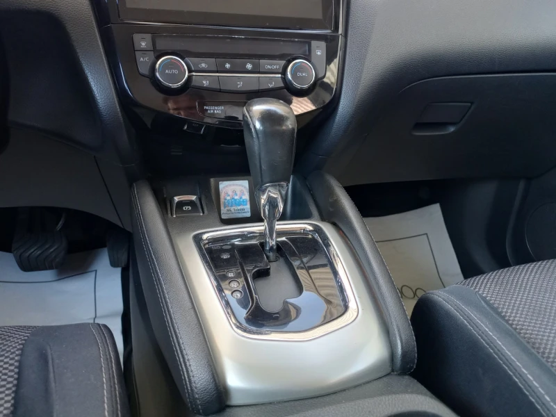 Nissan Qashqai 1.6 dCi АВТОМАТИК NAVI 162800 к.м. , снимка 11 - Автомобили и джипове - 42930702