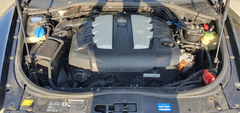 VW Touareg 3.0TDI 224кс. FACELIFT, снимка 14 - Автомобили и джипове - 44618663