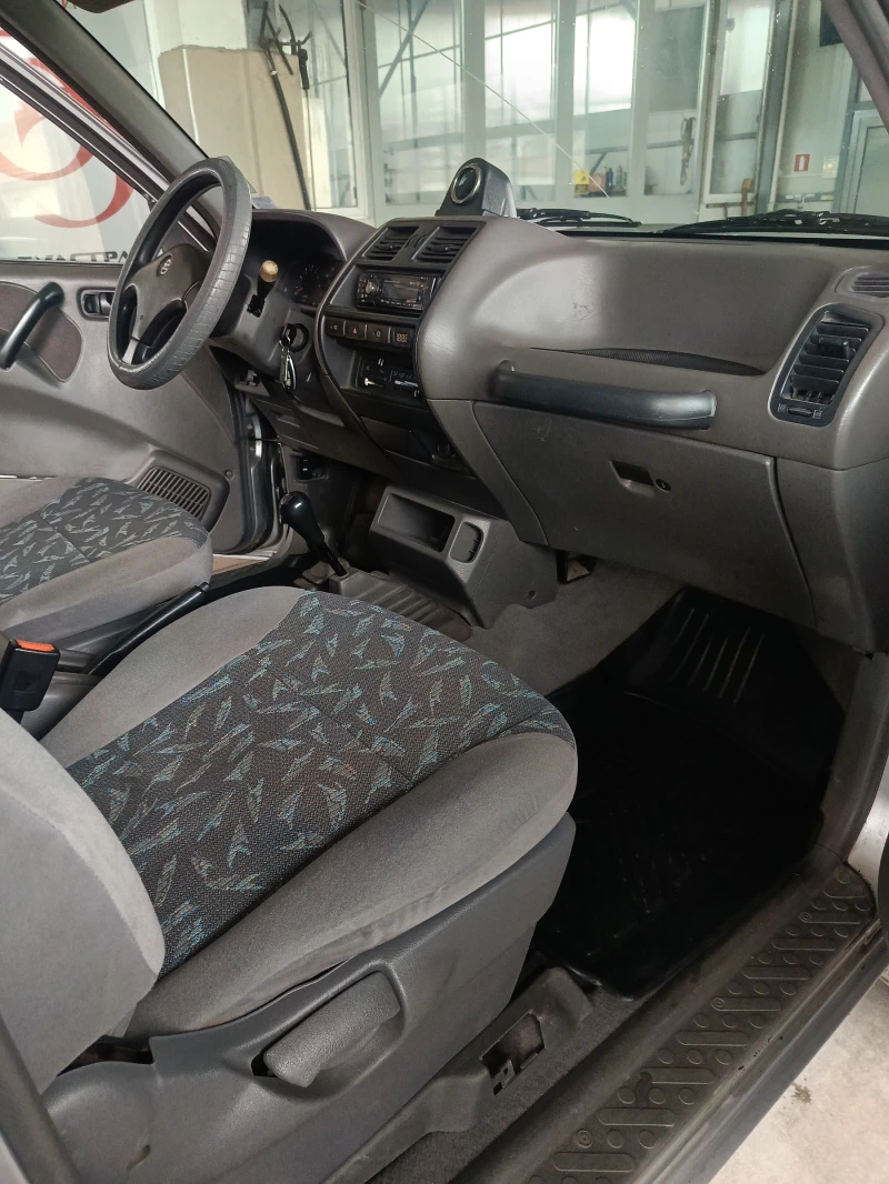 Nissan Terrano 2, снимка 8 - Автомобили и джипове - 49555330