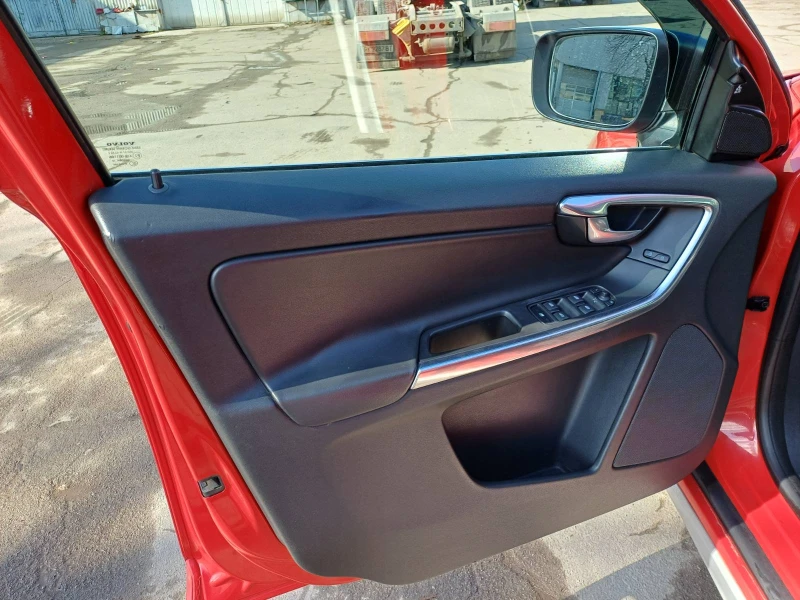 Volvo XC60 2.4 D5 AWD , снимка 15 - Автомобили и джипове - 53523181