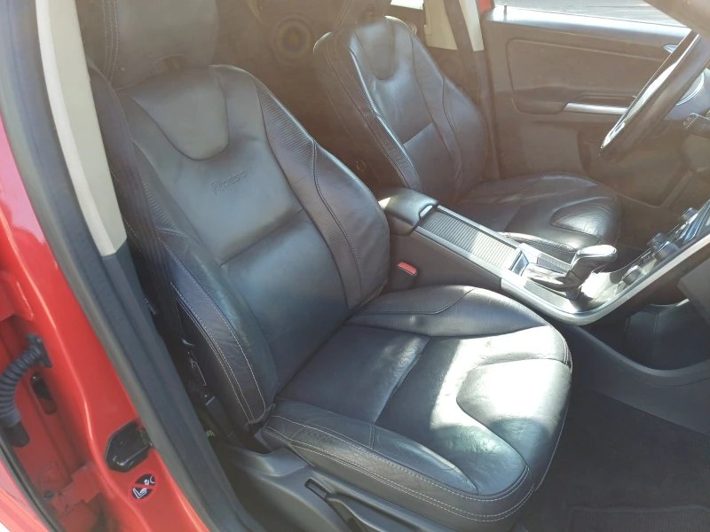 Volvo XC60 2.4 D5 AWD , снимка 12 - Автомобили и джипове - 53523181