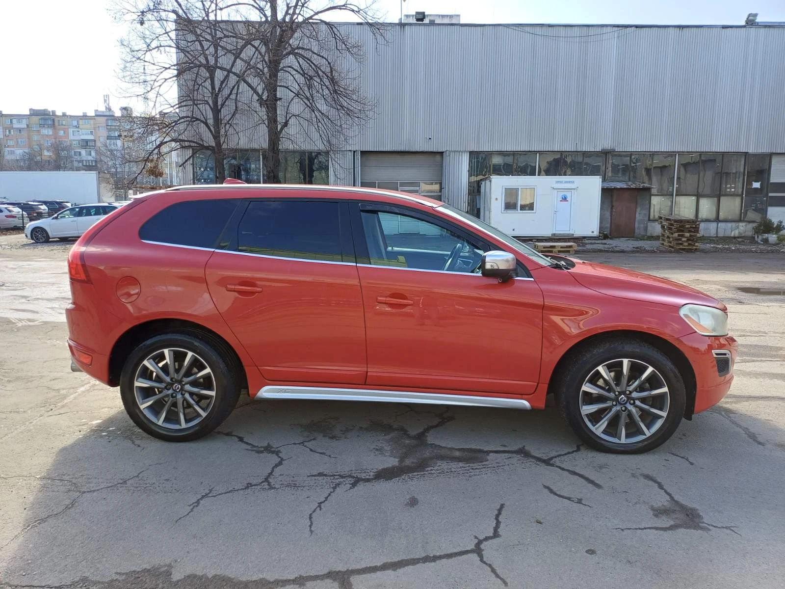 Volvo XC60 2.4 D5 AWD  - изображение 4