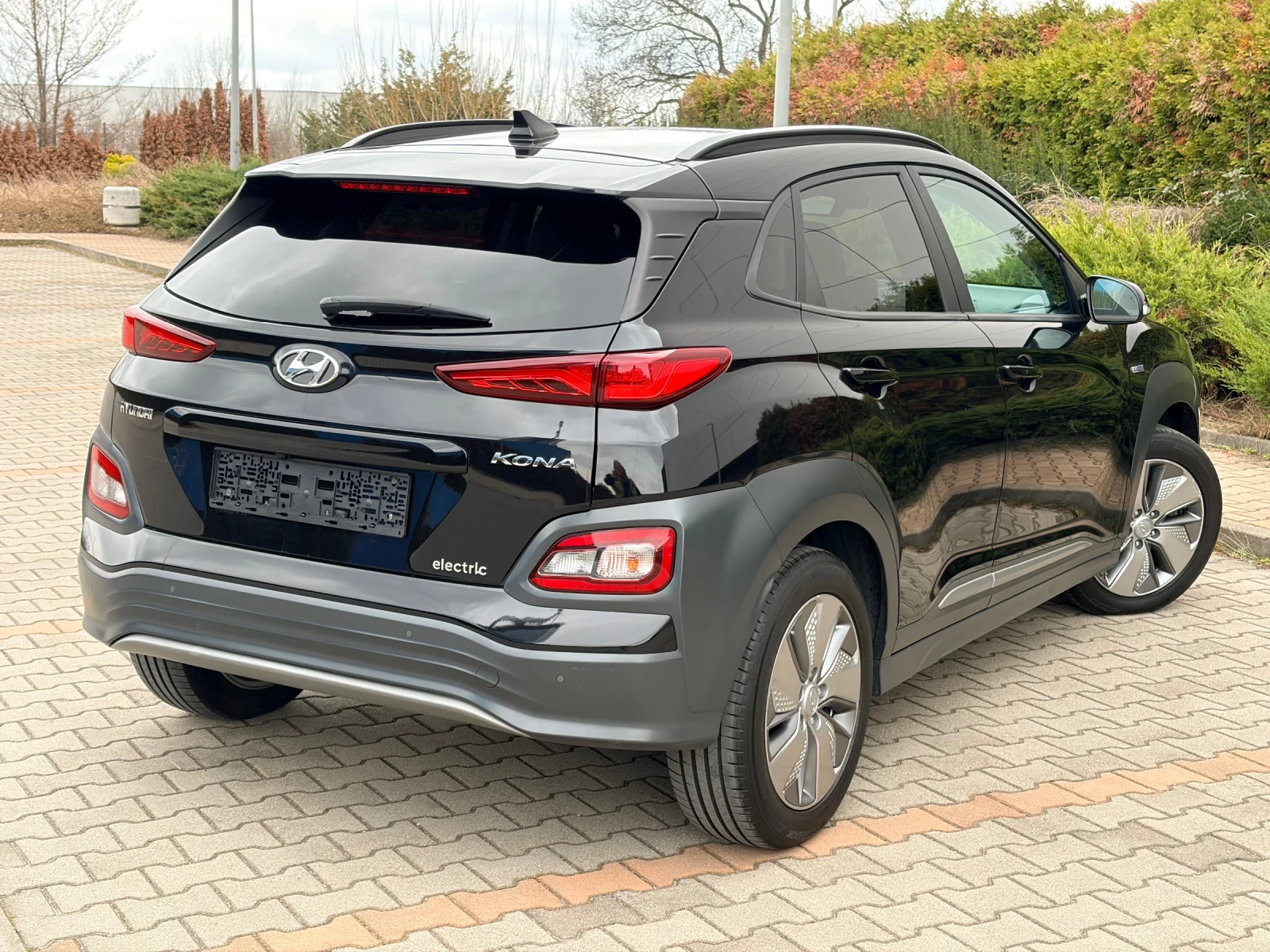Hyundai Kona FACELIFT!!!PREMIUM!!! 64kw 204pc TERMOPOMPA!!!, снимка 4 - Автомобили и джипове - 53953622