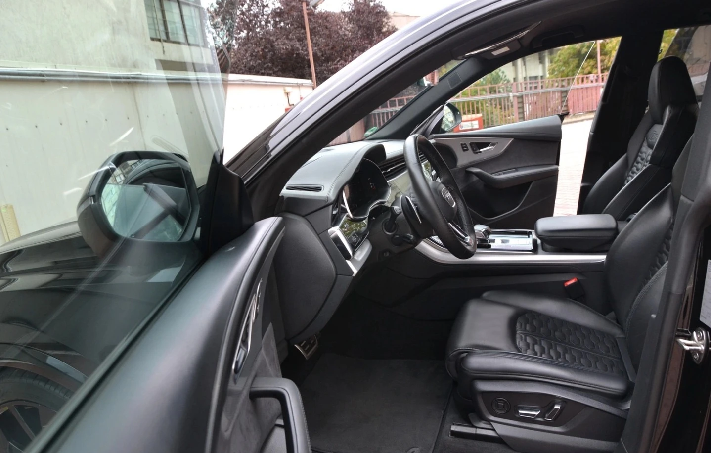 Audi RSQ8 4.0 Quattro , снимка 6 - Автомобили и джипове - 54615407
