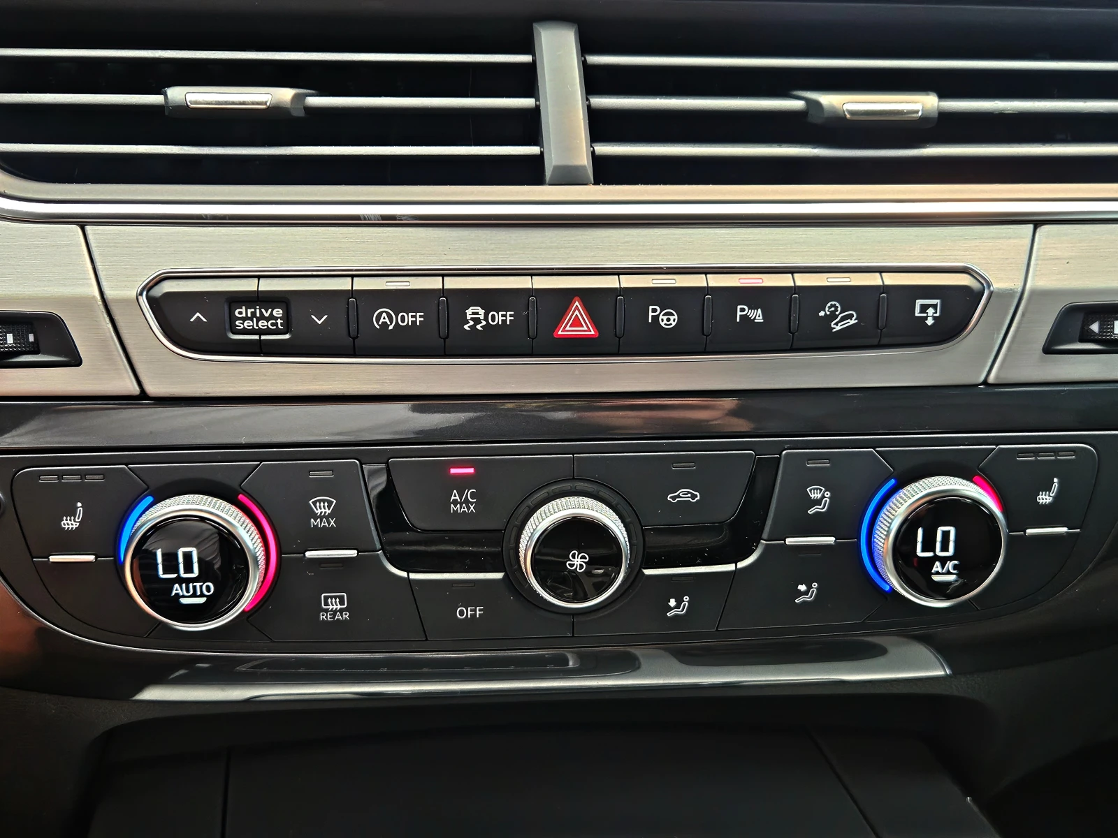Audi Q7 S-LINE/DISTR/360CAMERA/PANO/САМОПАРКИРАНЕ/ПОДГР/LI, снимка 12 - Автомобили и джипове - 54855699