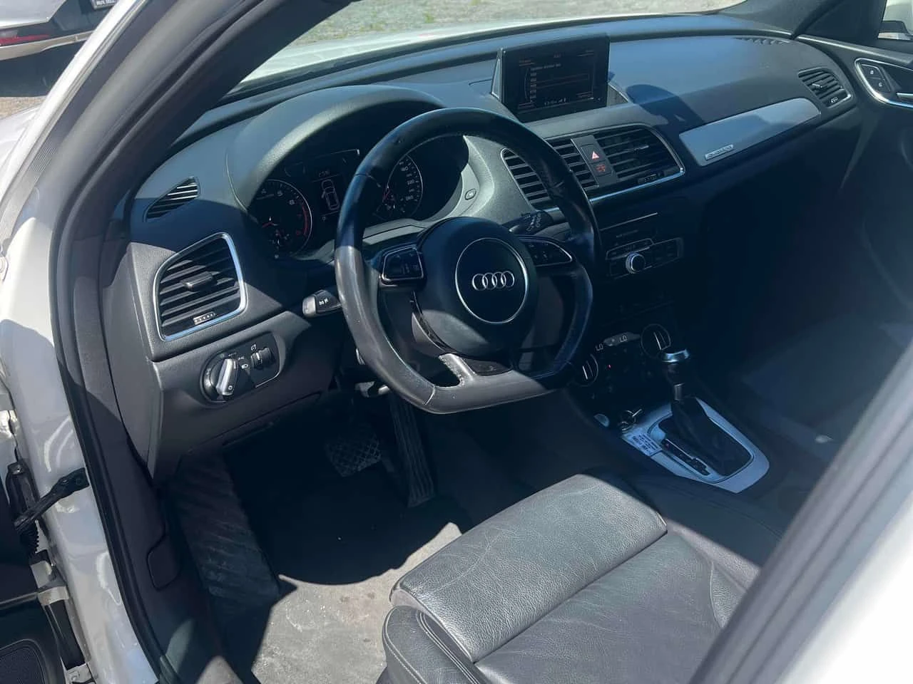 Audi Q3 | Progressiv | ПОДГРЕВ | ПАНОРАМА | , снимка 5 - Автомобили и джипове - 54974659