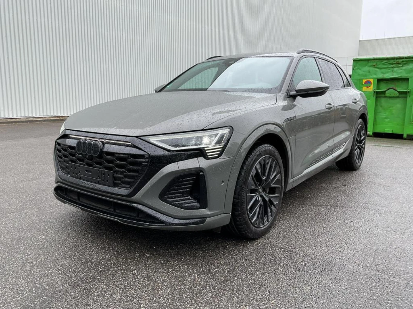 Audi Q8 E-tron 50 S Line Quattro Navi Leather Bang&Olufsen, снимка 2 - Автомобили и джипове - 56198026