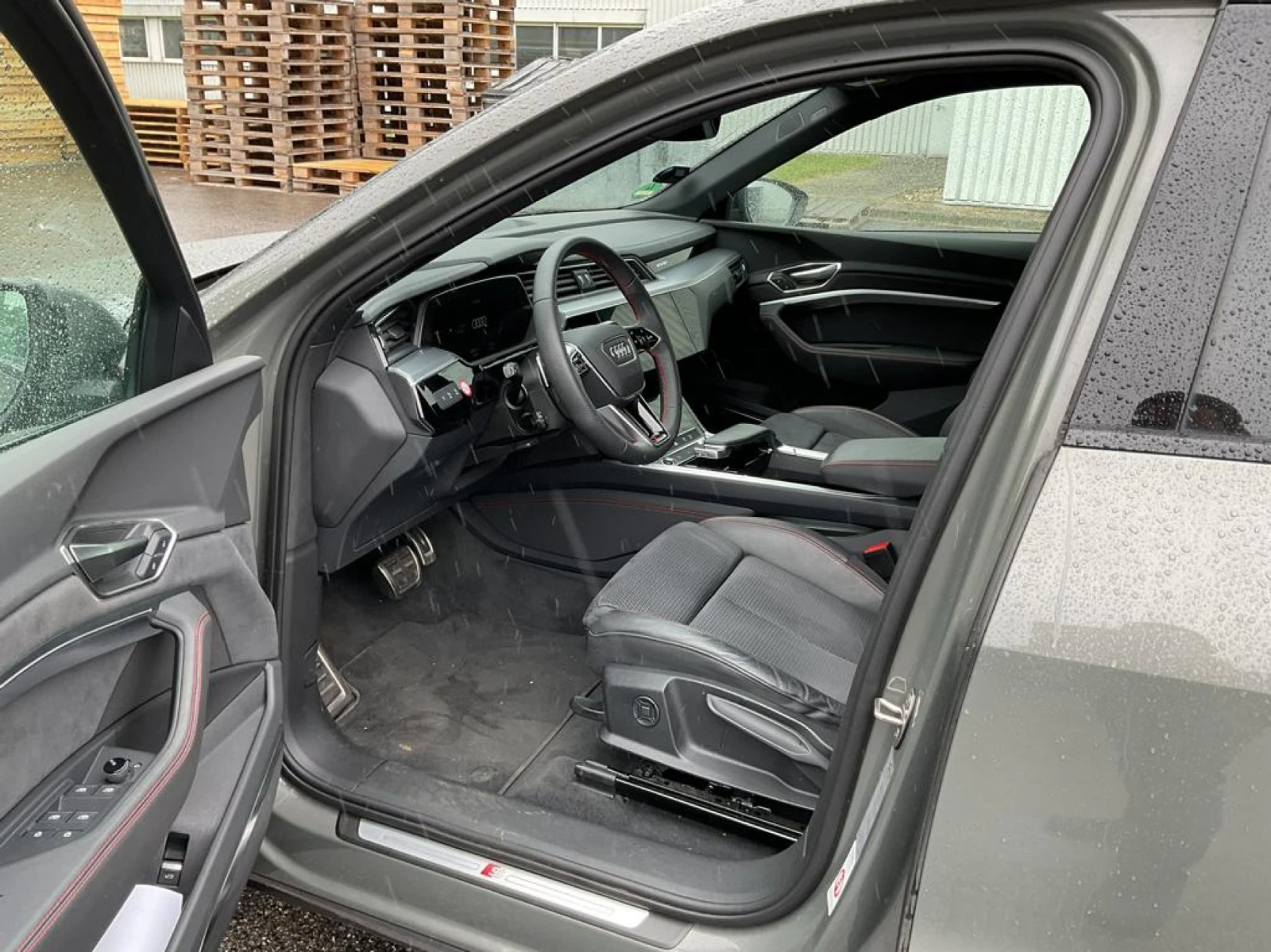 Audi Q8 E-tron 50 S Line Quattro Navi Leather Bang&Olufsen, снимка 7 - Автомобили и джипове - 56198026