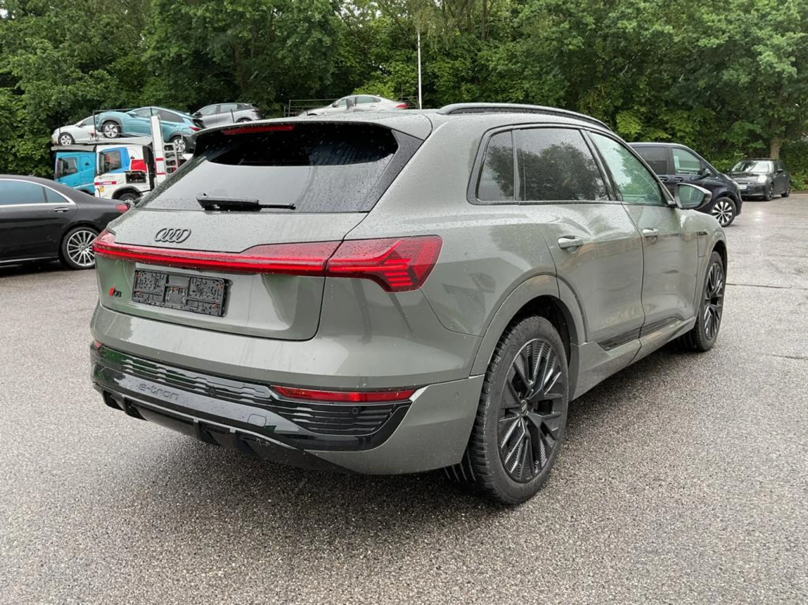 Audi Q8 E-tron 50 S Line Quattro Navi Leather Bang&Olufsen, снимка 3 - Автомобили и джипове - 56198026