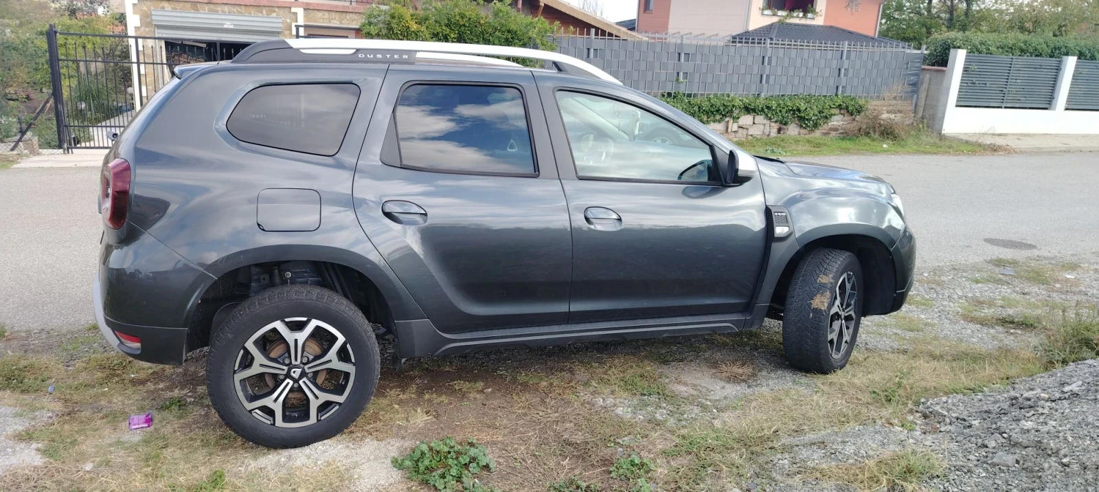 Dacia Duster, снимка 2 - Автомобили и джипове - 56575971