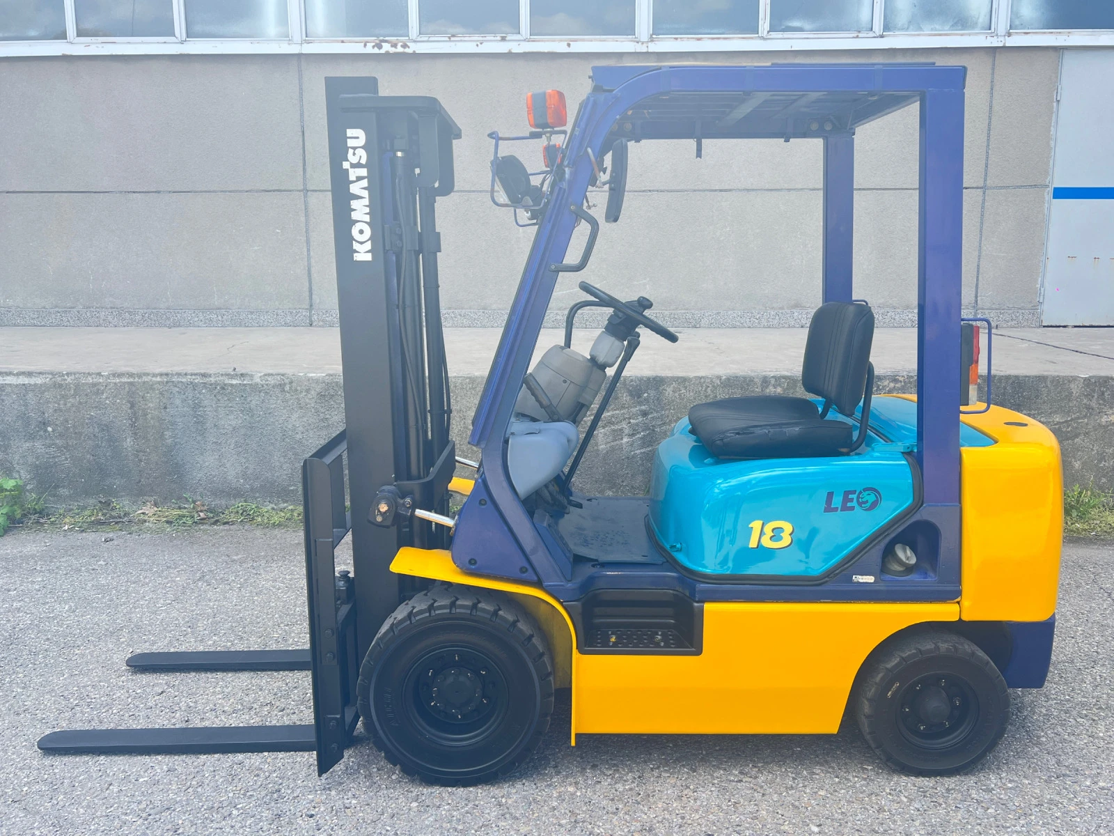  Komatsu  1.8  /   /   | Mobile.bg   2